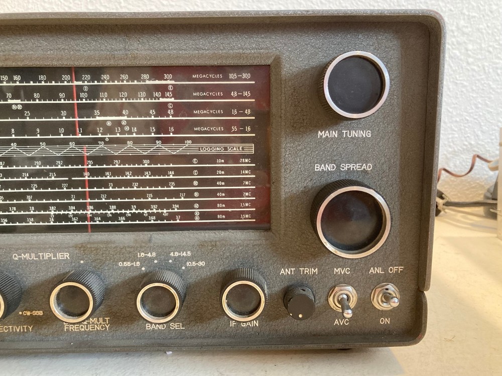 Lafayette S.W. / Communications Receiver, Model HE-30 - Powers On