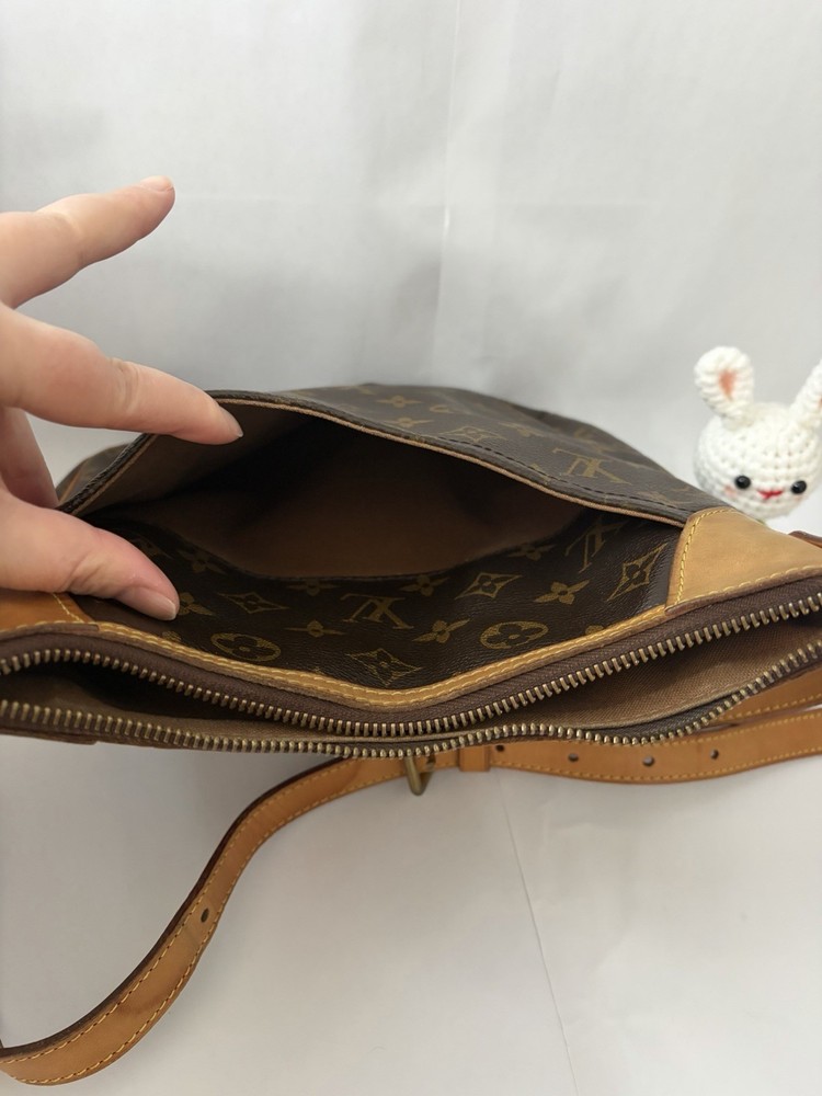 Authantic Louis Vuitton Monogram Odeon MM Crossbody