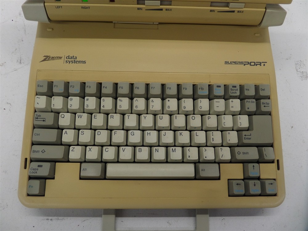 Vintage Zenith Data Systems ZFL-184-01 Laptop - Disk Error