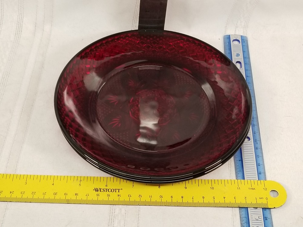 2 cristal d'arques durand antique ruby red Luncheon / Salad plates Vampire