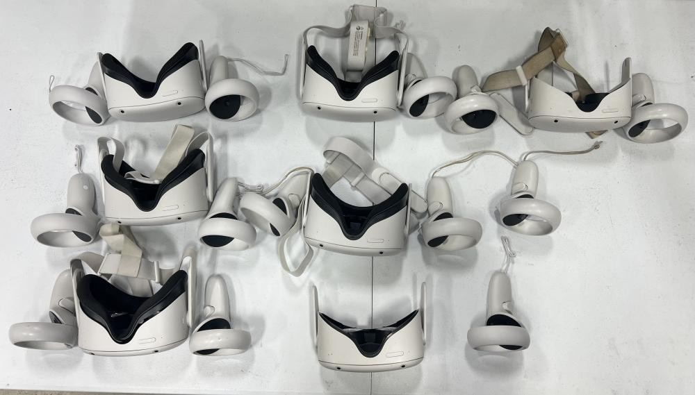 Meta Quest 2, Quest 2 Left Controller - Lot of 9