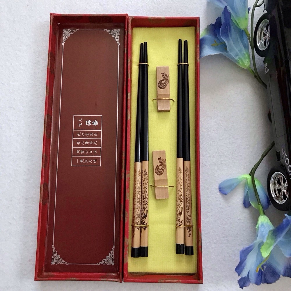 Chopsticks New In Box 2 Pairs with Rest
