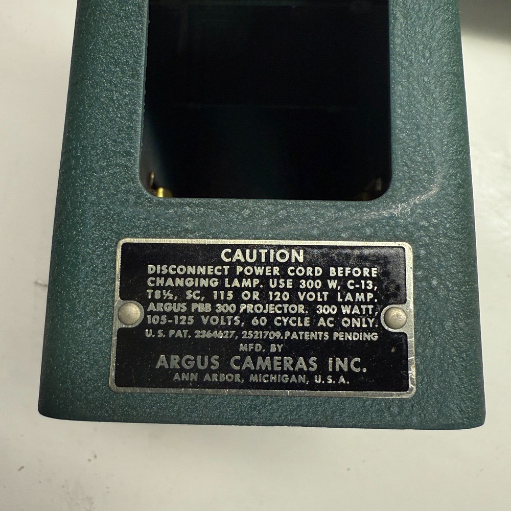 Vintage Argus 300 manual Slide Projector with Case (TESTED)