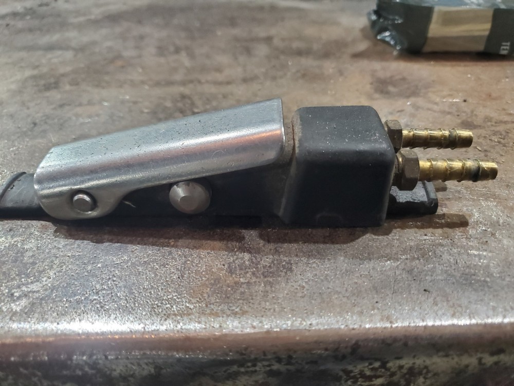 Pneumatic deadman remote control handle for Schmidt, Clemco or others Blasters