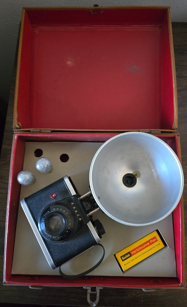 Vintage 1950's Ansco Ready flash 620 Camera & Case (Untested)