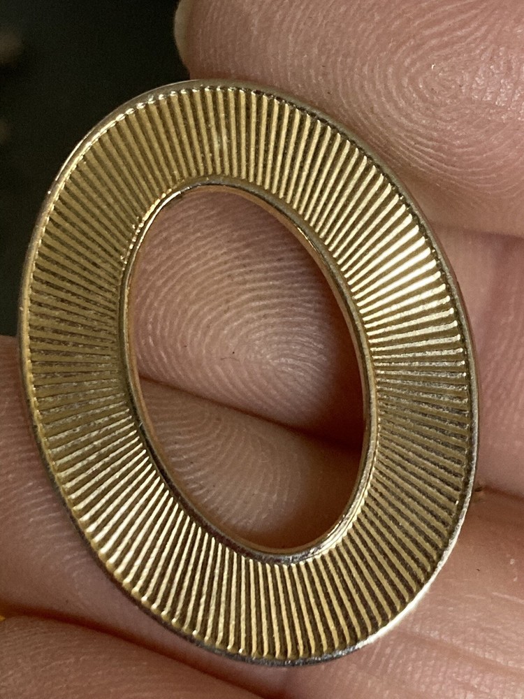 Gold tone oval Lapel Pin EUC K534