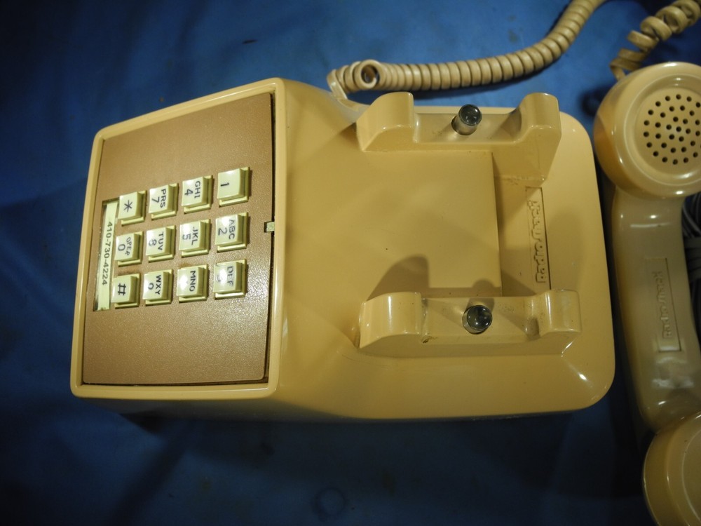 Radio Shack Beige Table Phone Push button - Very nice!