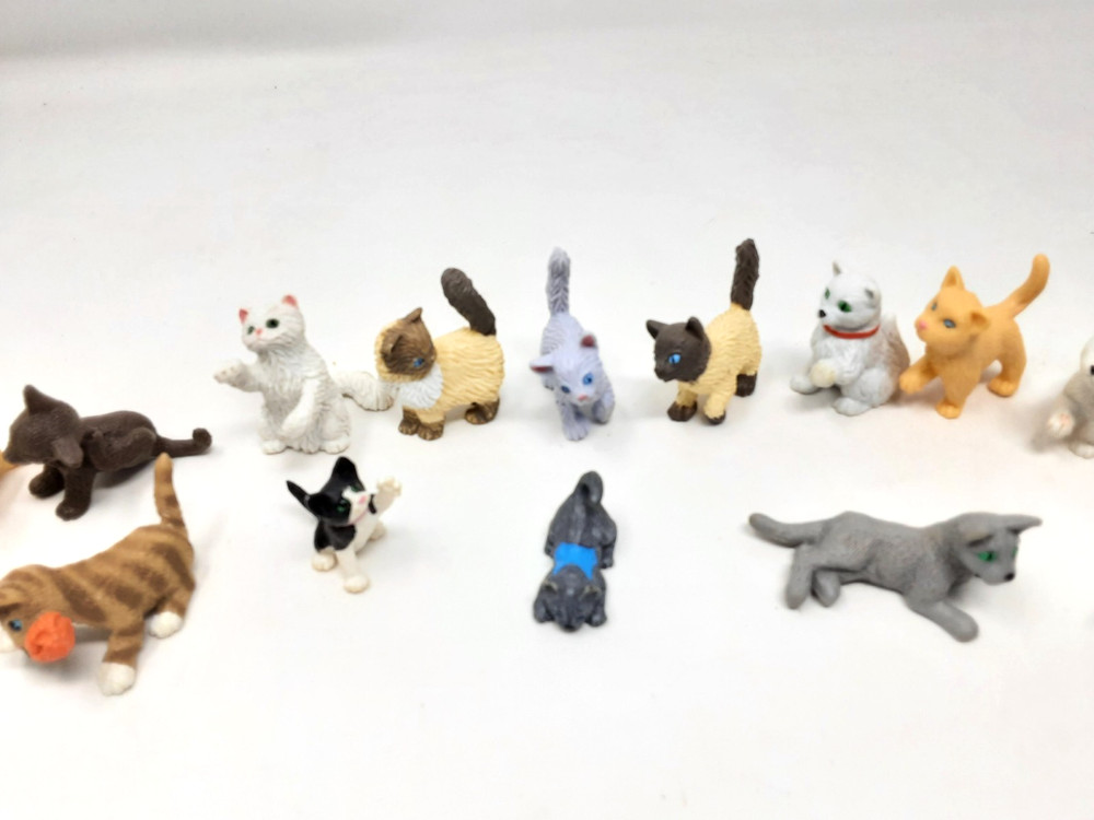 19 MEG Kitty in my Pocket Plastic Figures