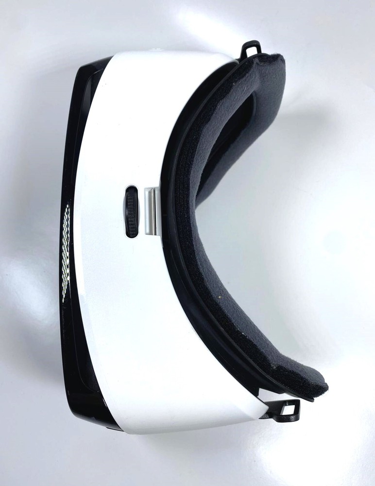 Samsung Gear VR Virtual Reality Headset (Missing Cable)
