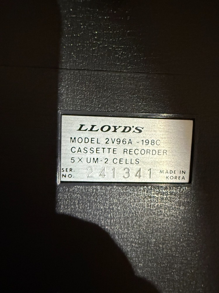 LLOYD'S Solid State Automatic Level Control Cassette Recorder Model 2V96A