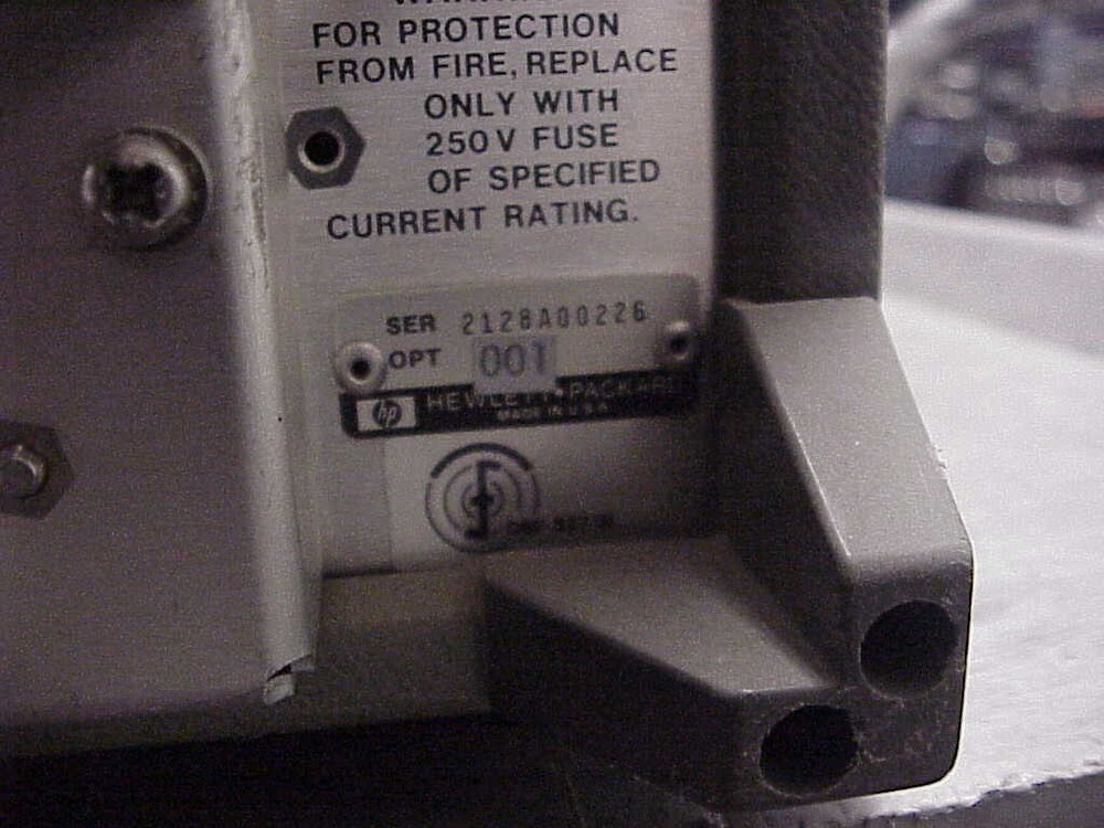 HP 8569A SPECTRUM ANALYZER .01 to 2 GHz input 25 dB low