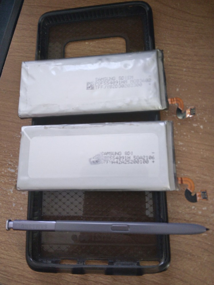 Samsung Galaxy Note 8, Batteries, Case, Pen (4 items)