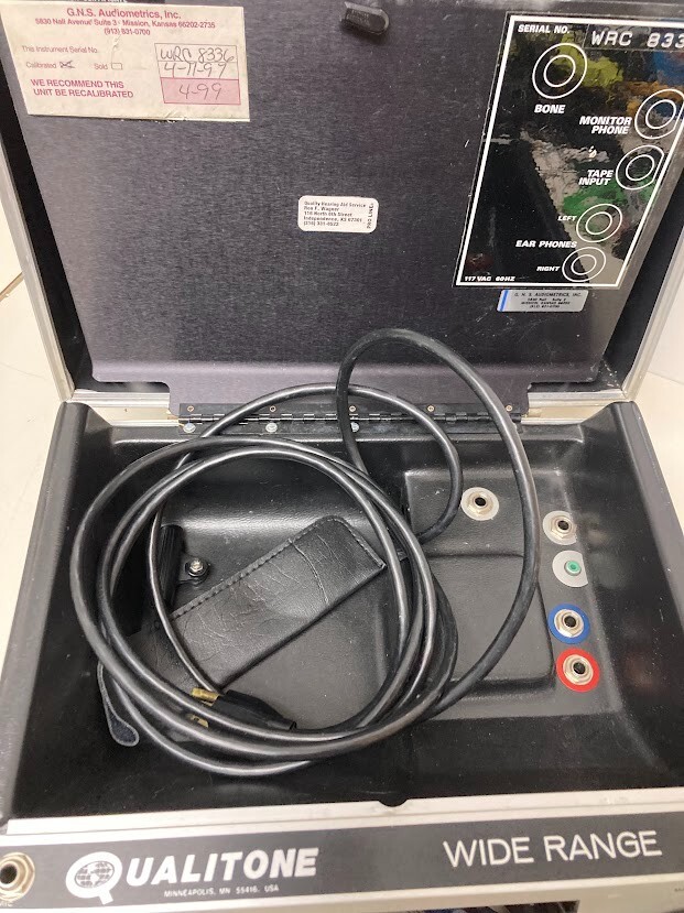 Qualitone Wide Range Hearing Ultratone Device System in Storage Case - Used