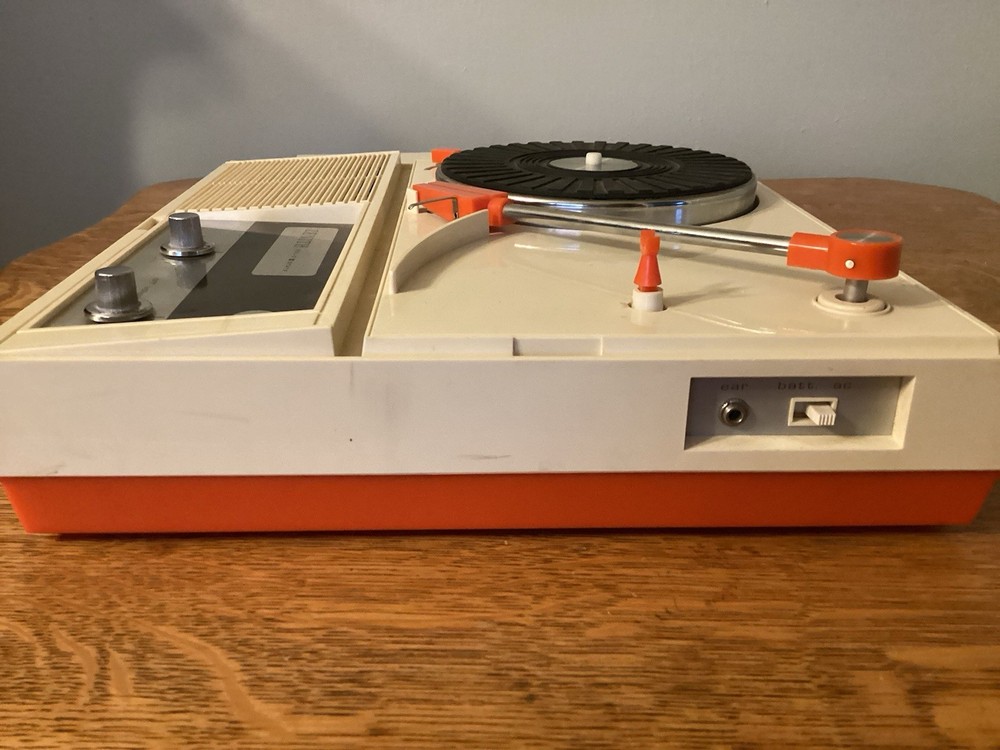 Zenith (Rare)1973 E505V portable record player AC/DC