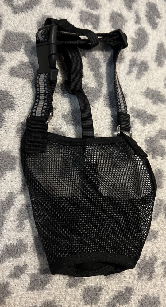 Black Mesh Dog Muzzle with Adjustable Straps Size L New Without Tags Dog Muzzle