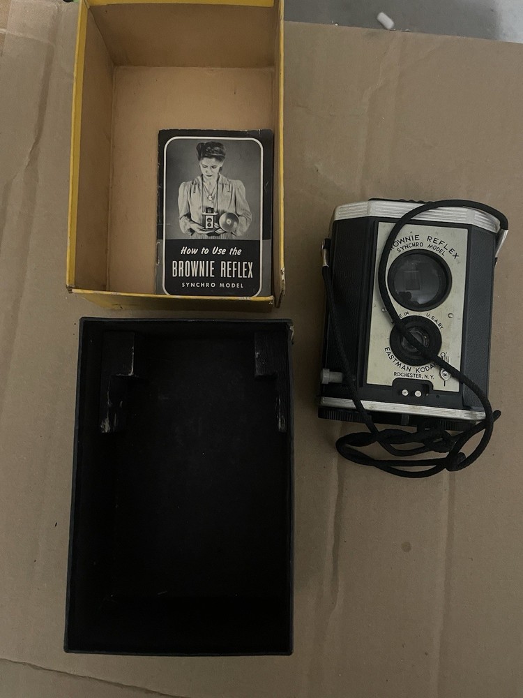 Vintage Brownie Reflex Camera Synchro Model With Original Box And Strap Untested