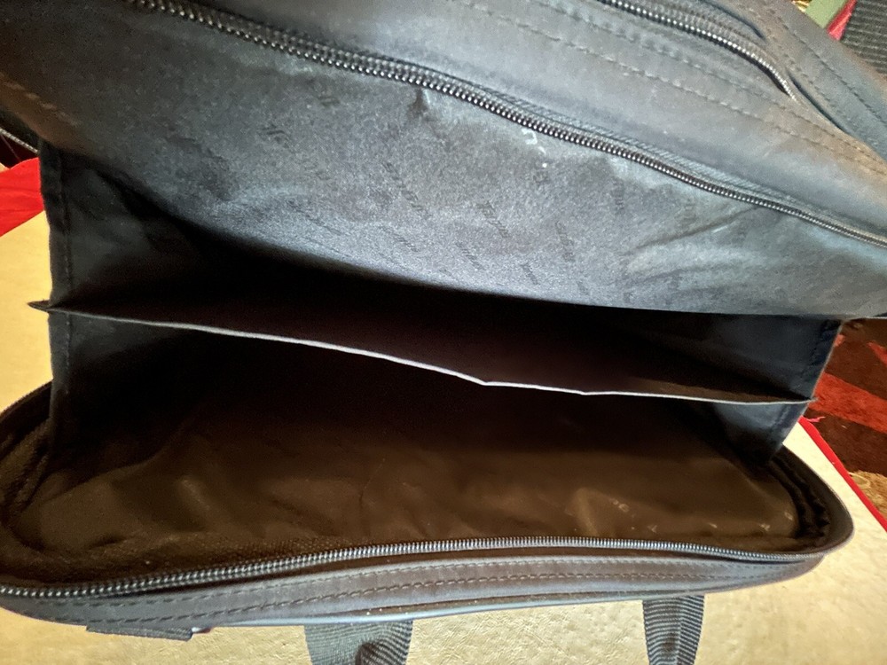 Targus Laptop/Notebook Case, Holds 15" Laptop Read e2