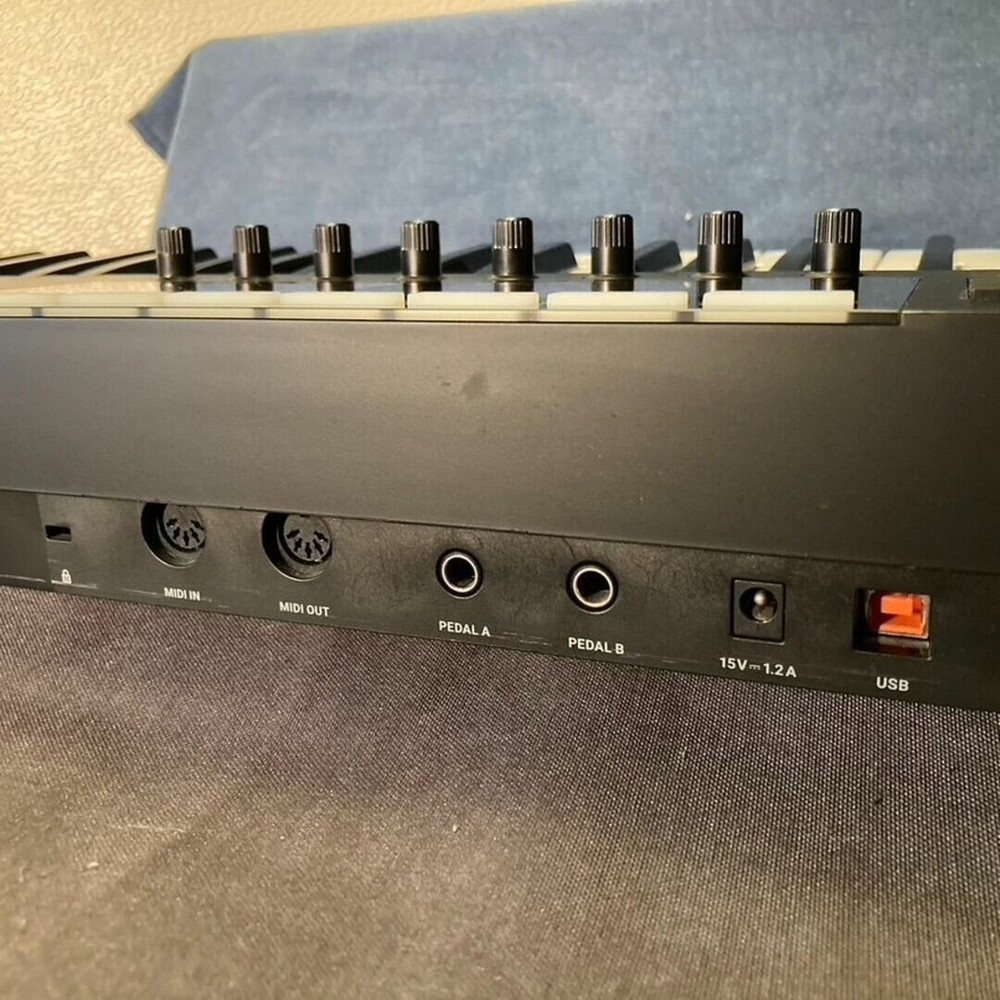 Native Instruments Komplete Kontrol S49 Mk2 Controller Keyboard MIDI Black