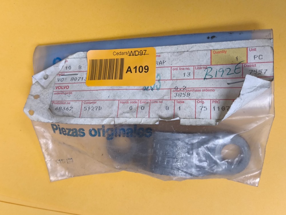 VOLVO 8071370 STRAP