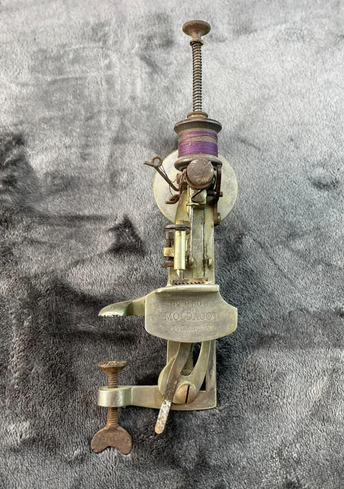 Moldacot Sewing Machine 9506