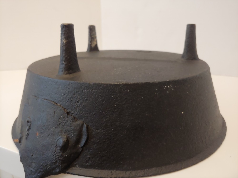 Antique Cast Iron Gate Marked Spider Pot with Long Handle - Primative Cookware