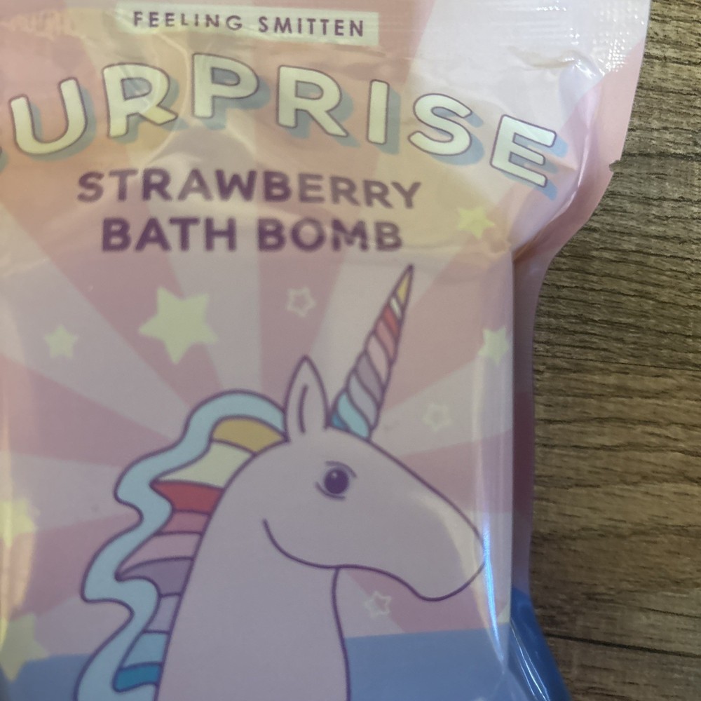 Feeling Smitten Surprise Unicorn Bath Bomb