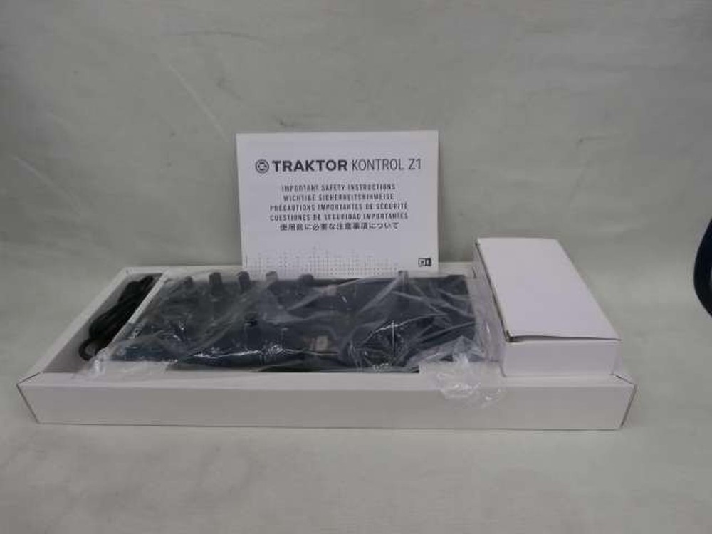 Native Instruments TRAKTOR KONTROL Z1 DJ Mixer Controller Effector
