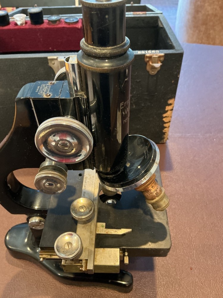 ERNST LEITZ MICROSCOPE WITH 3 OBJECTIVES AND CASE.