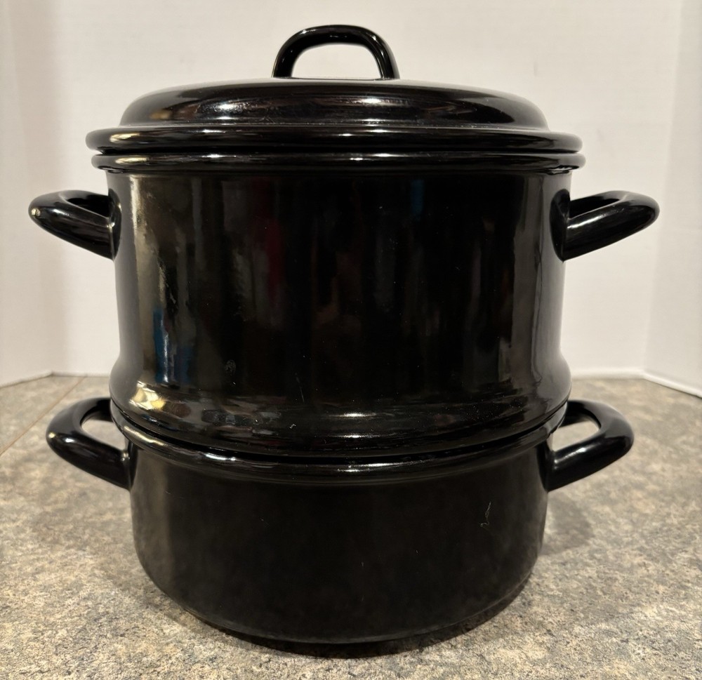 Sanas Black Enamel Steamer 8” Diameter