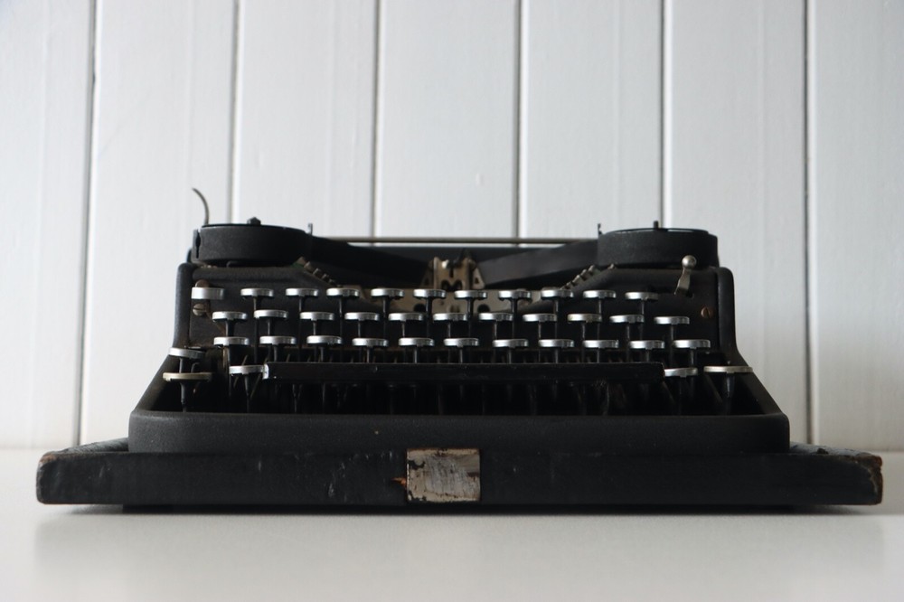 Antique Underwood Portable Typewriter - Excellent Working Condition!