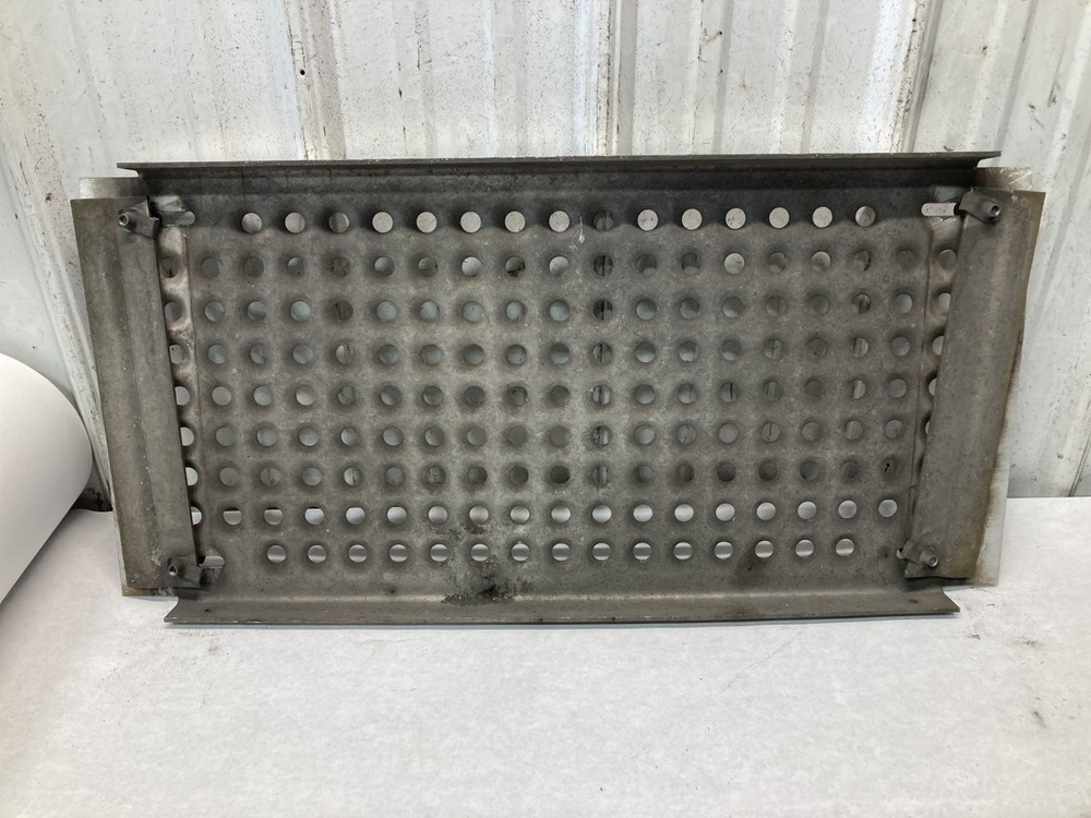 International LT 30 x 14.5 Deckplate - Used