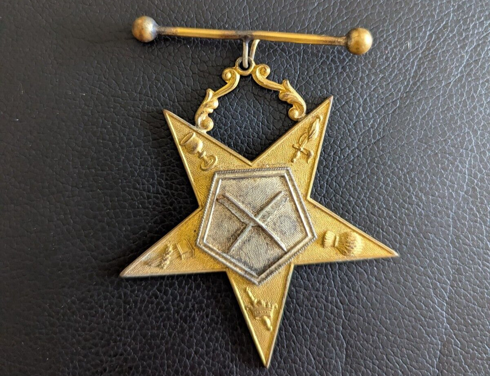 ANTIQUE FREEMASON OFFICER EASTERN STAR MASONIC MEDAL