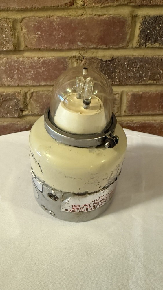 Whelen SA-14 14v Self Contained Strobe