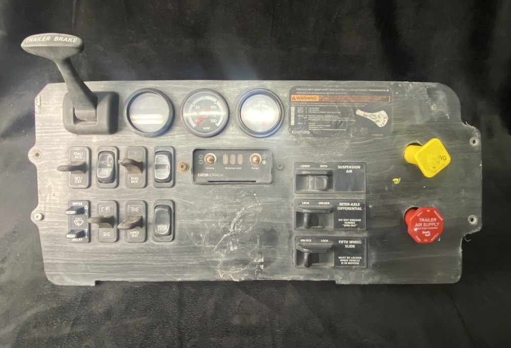 Freightliner Columbia Dash Panel 2005