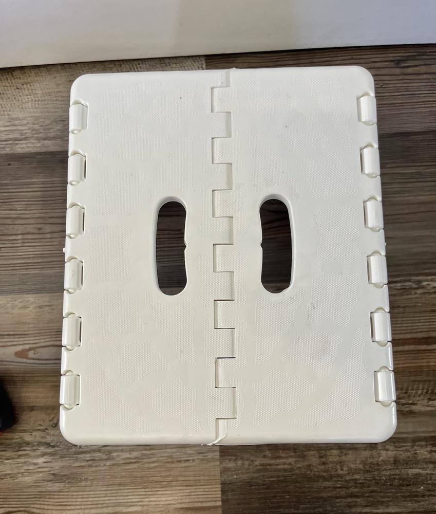 NWT E-Z Foldz Folding Small White Step Stool Lightweight Plastic Fold Up W Handl