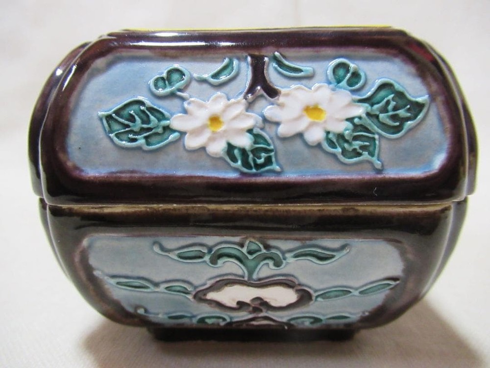 Japanese Ceramic Incense Container Floral Pattern Traditional Display Decor