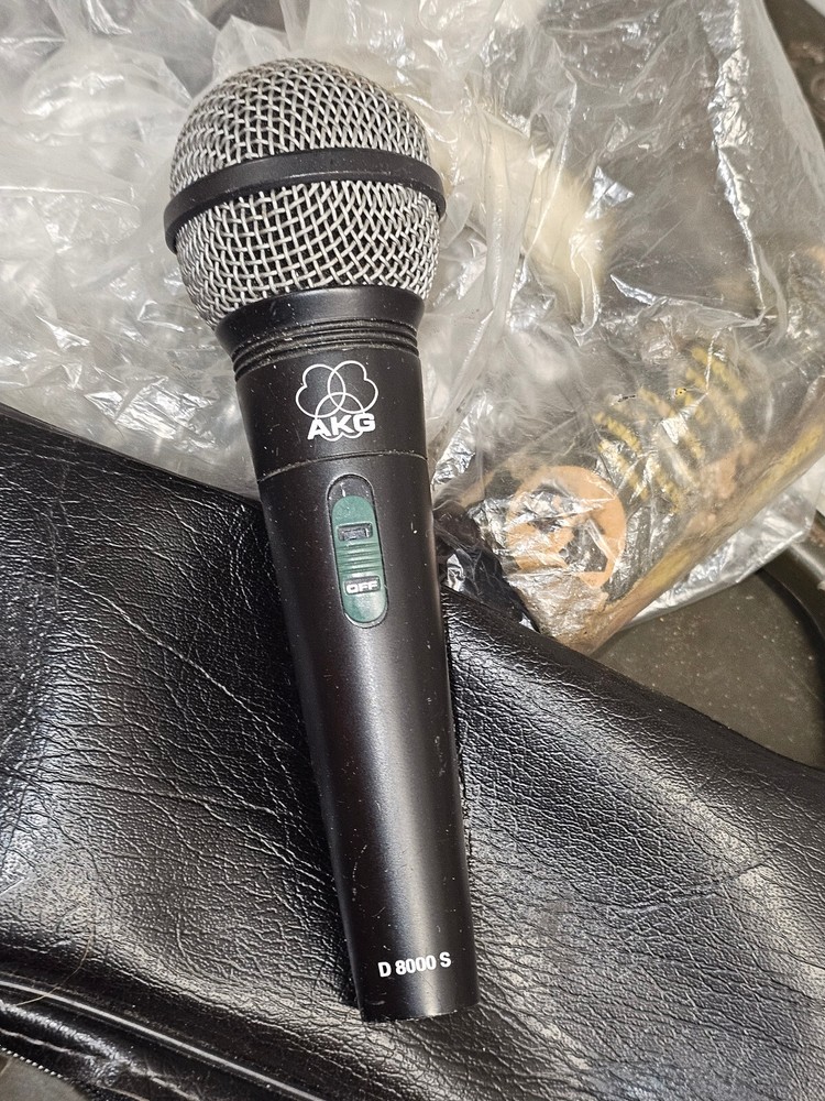 AKG D8000 S MICROPHONE (WORKS)