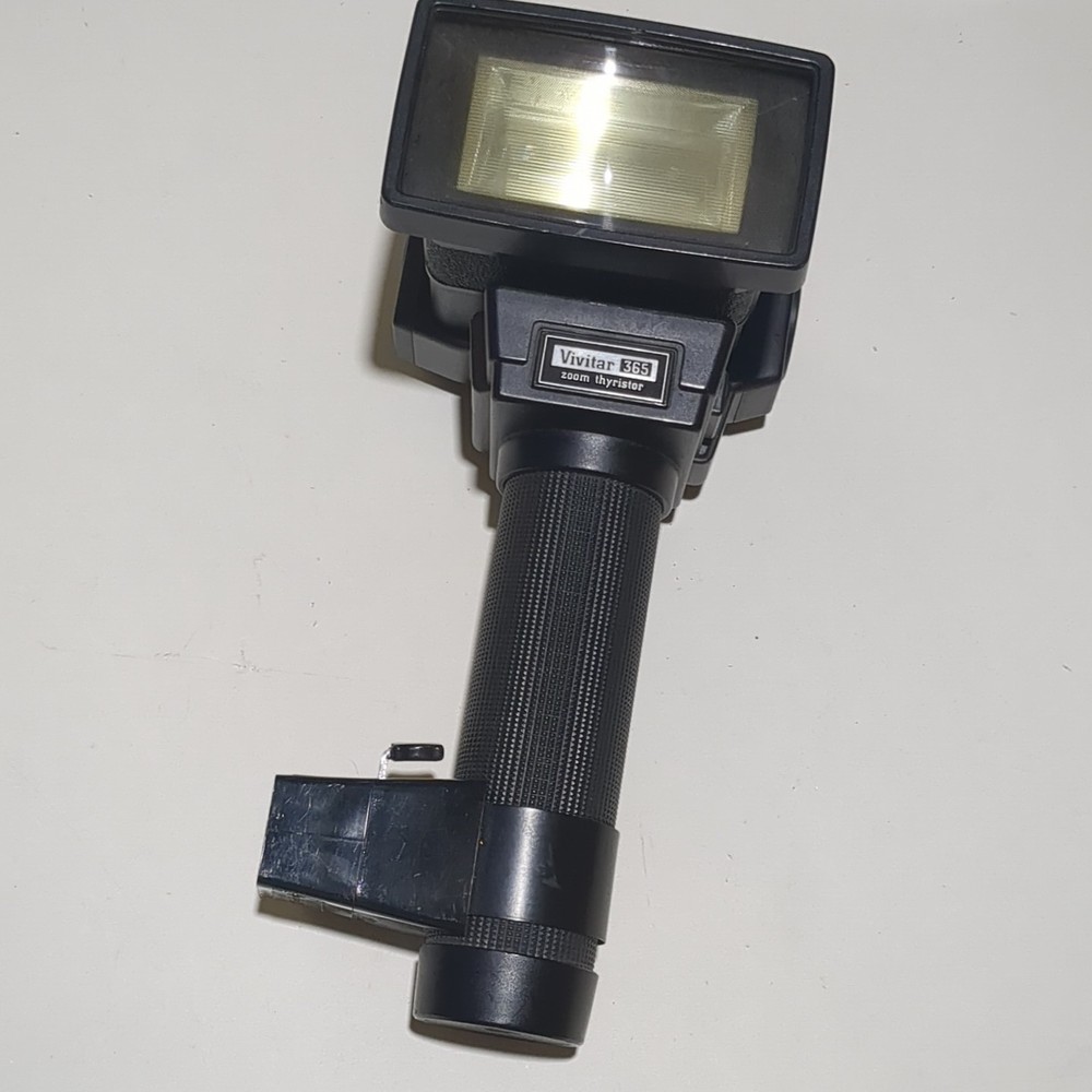 Vivitar 365 Zoom Thyristor Electronic Flash