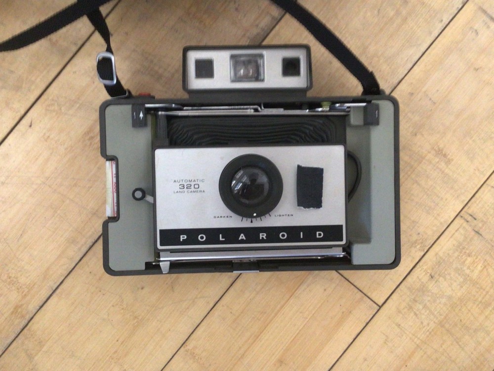 Polaroid 320 Land Camera with vintage case. Not tested.