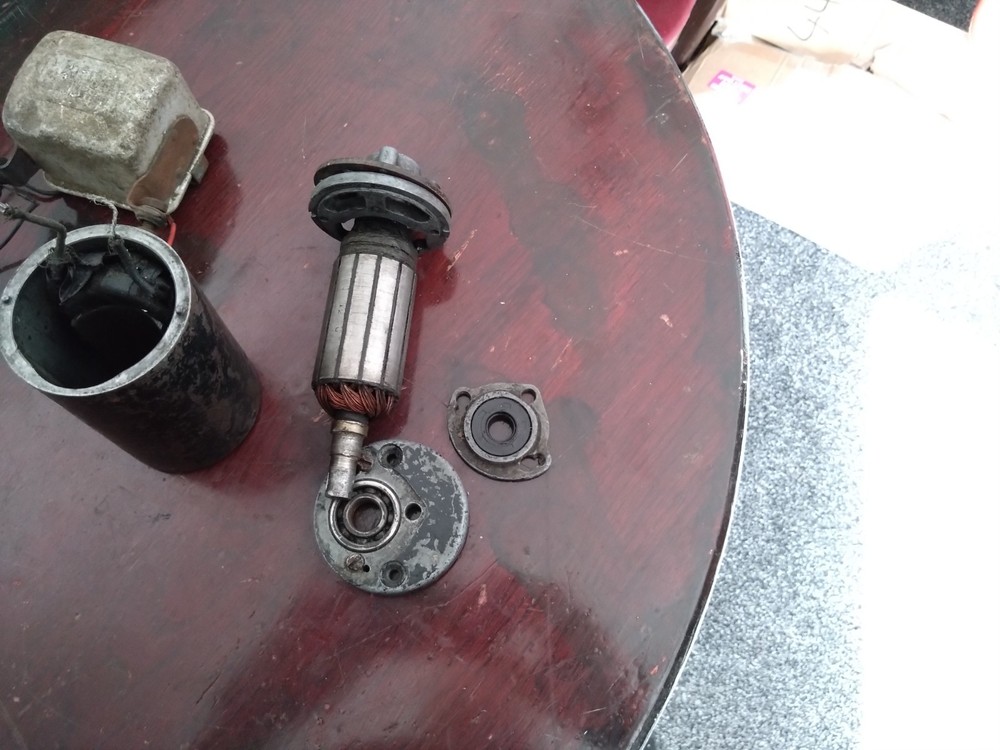 BSA A7 A10 LUCAS DYNAMO - (needs screws and brushes)