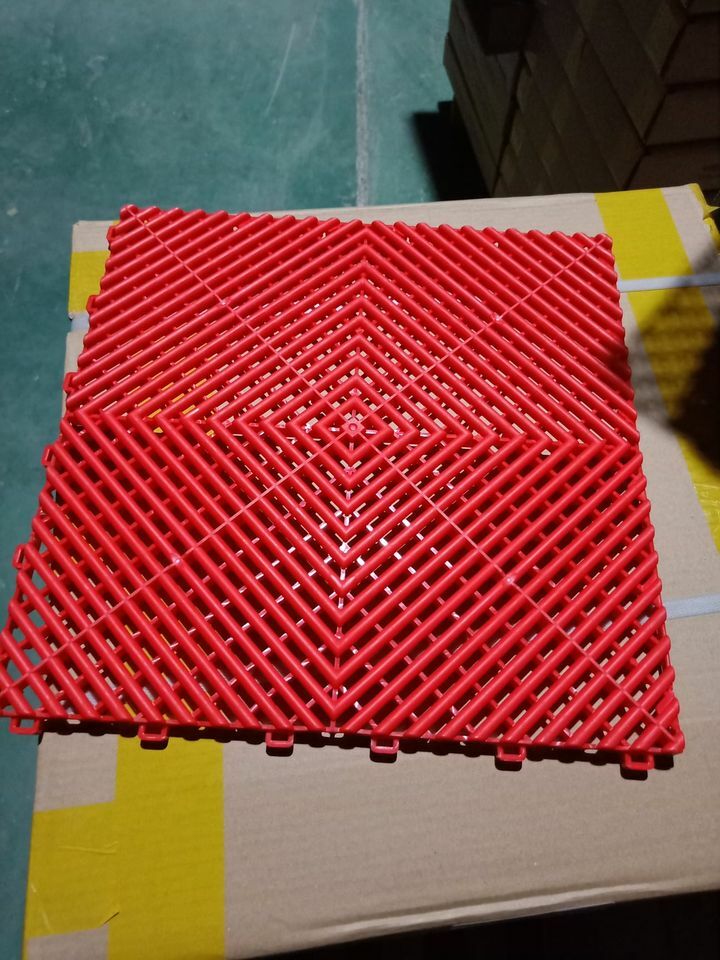 Swiss Style Ribbed Profile Garage Flooring Tiles Interlocking Workspace Tiles