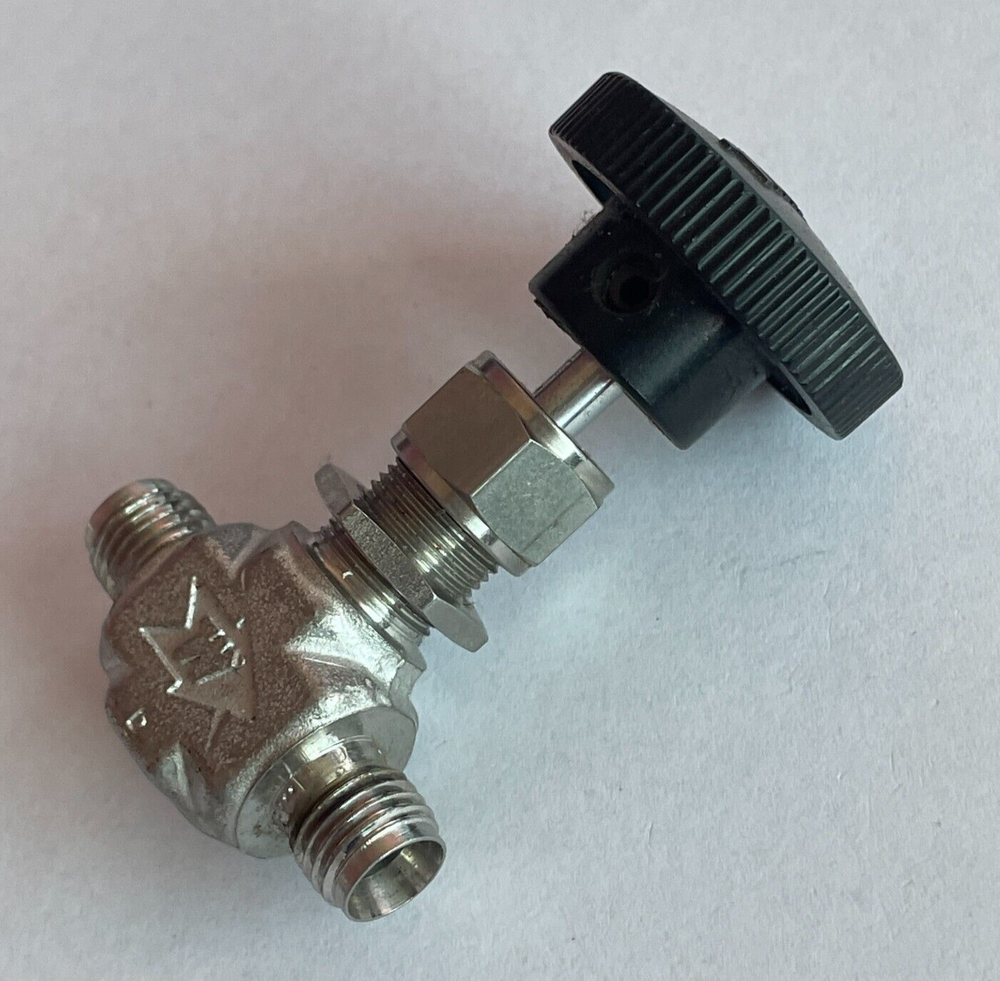 WHITEY SS-1RS4 STAINLESS STEEL BONNET ANGLE PATTERN NEEDLE VALVE