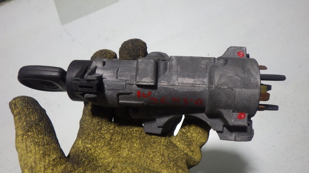 04 VOLKSWAGEN JETTA Ignition W/Key