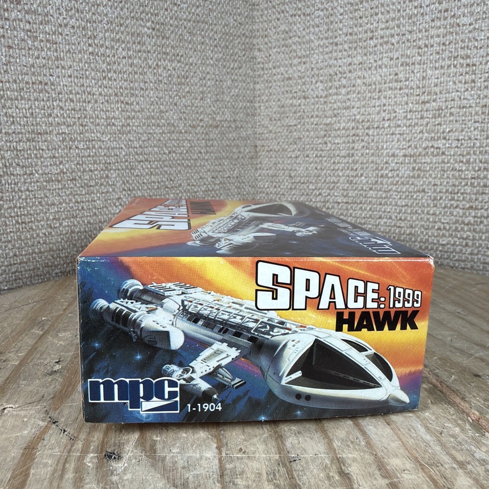 MPC Space: 1999 Hawk 10" Model Kit 1-1904