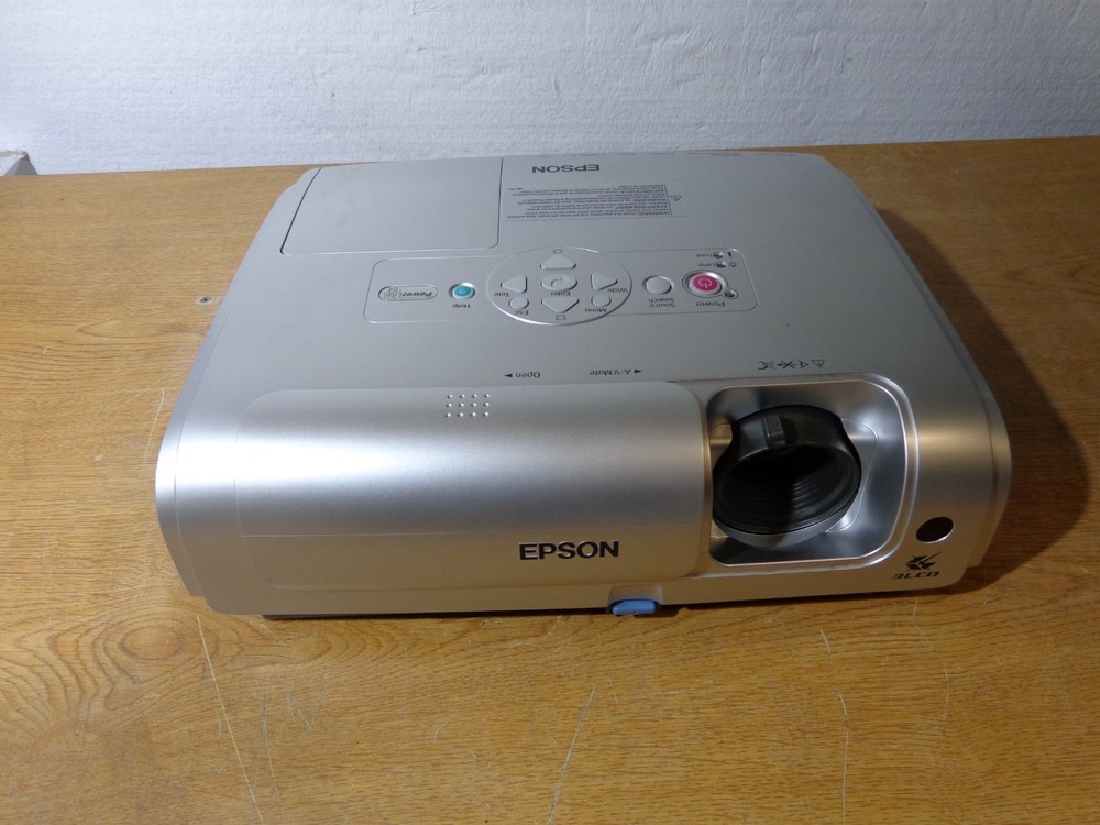 EPSON EMP-S4 LCD PROJECTOR 553Hrs (No Remote Control)