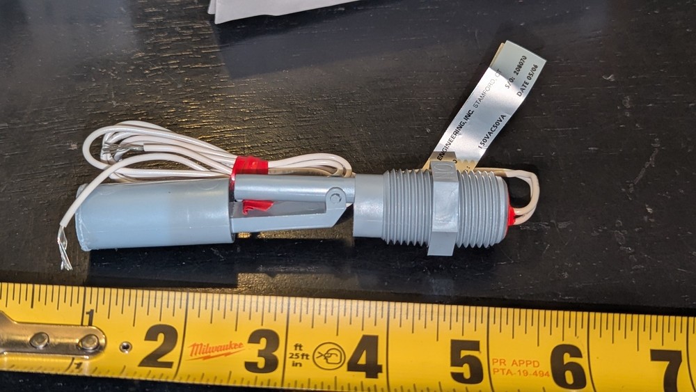(1) Omega LVN-90 Liquid Level Switch NIB