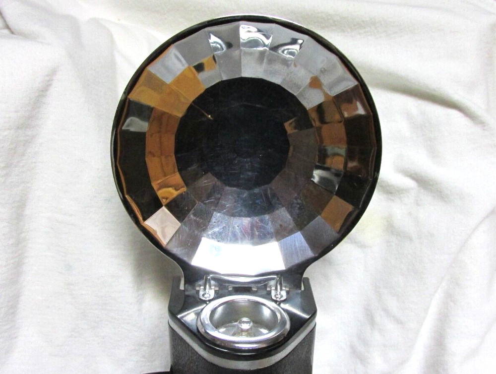 VINTAGE 1950s BEACON TWO TWENTY FIVE CAMERA WITH FLASH