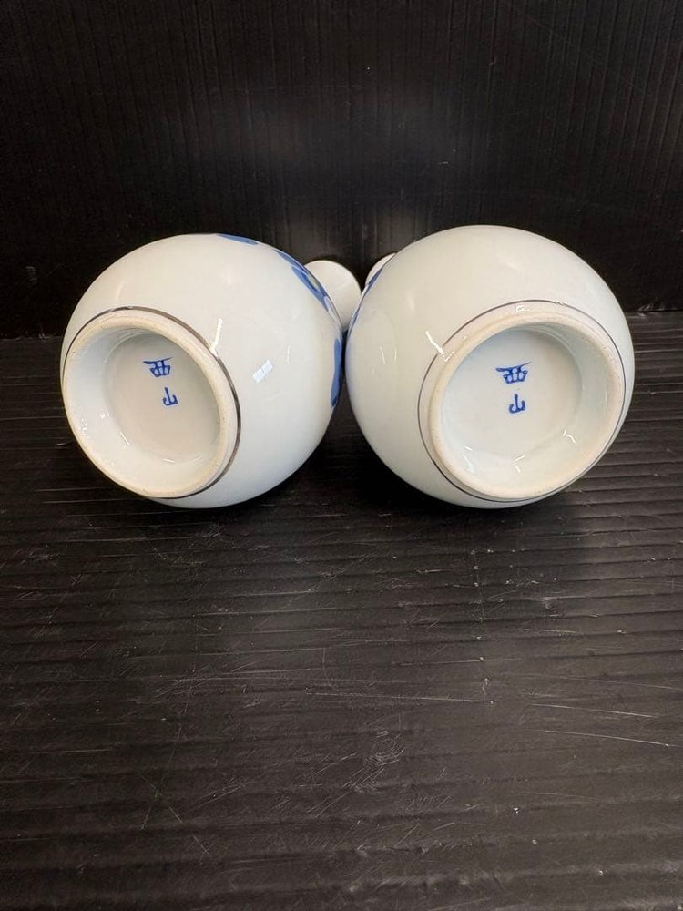 ✨Arita ware✨Ceramic sake bottle with blue flower pattern