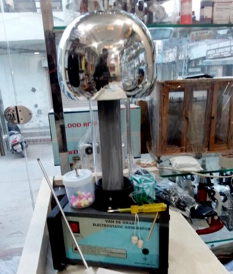 Van De Graaff Generator Motorised In Heavy Motor With All Practical Accessories