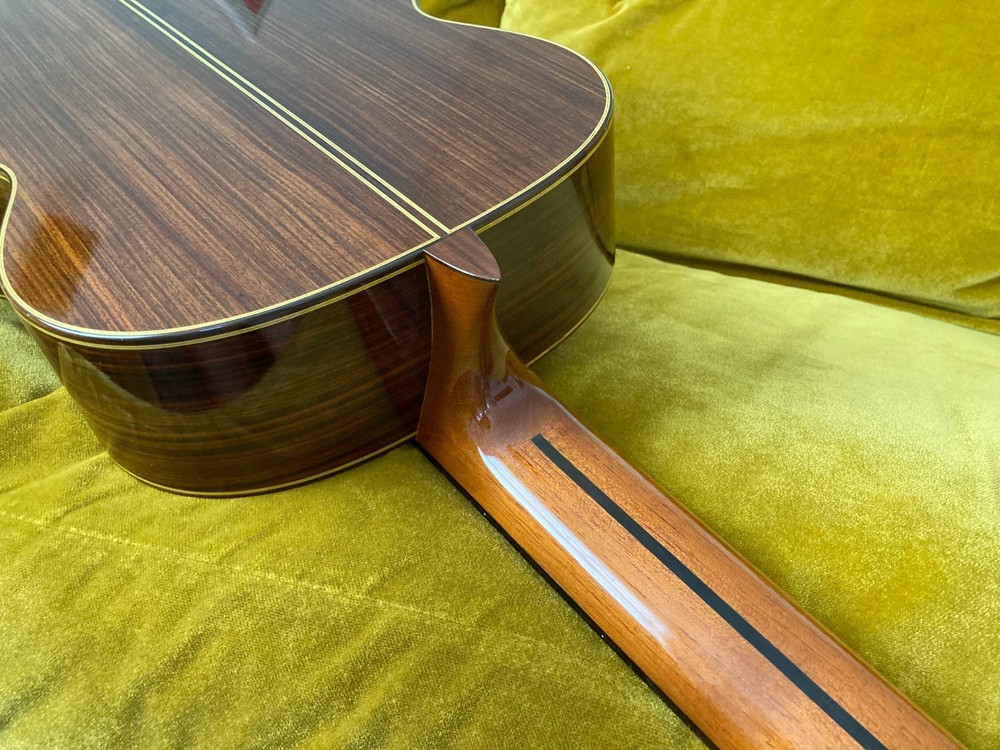 Mitsuru Tamura classical guitar No. 1500 – 1976 – solid wood, signed